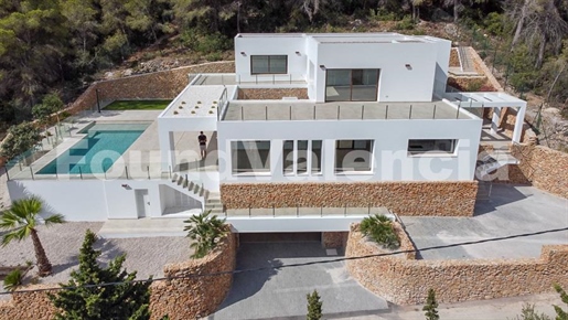 Villa de style Ibiza moderne exclusive avec vue panoramique.Moraira