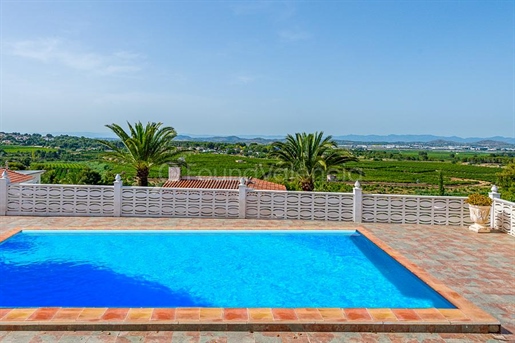 Villa with guest room and magnificent views