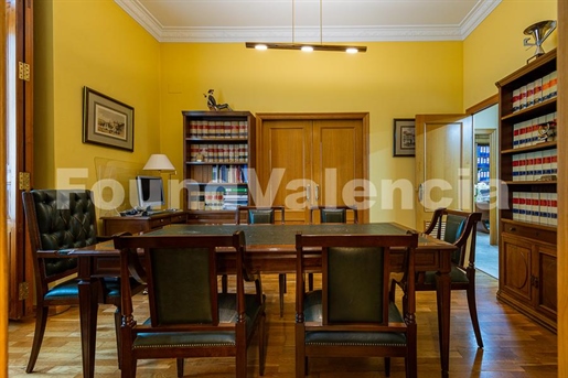 Luxurious offices in stately building in Valencia​