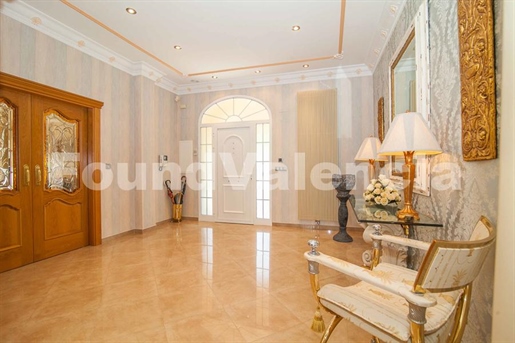 Grande maison de luxe de 600m2 à vendre, à 25 minutes de la ville de Valence