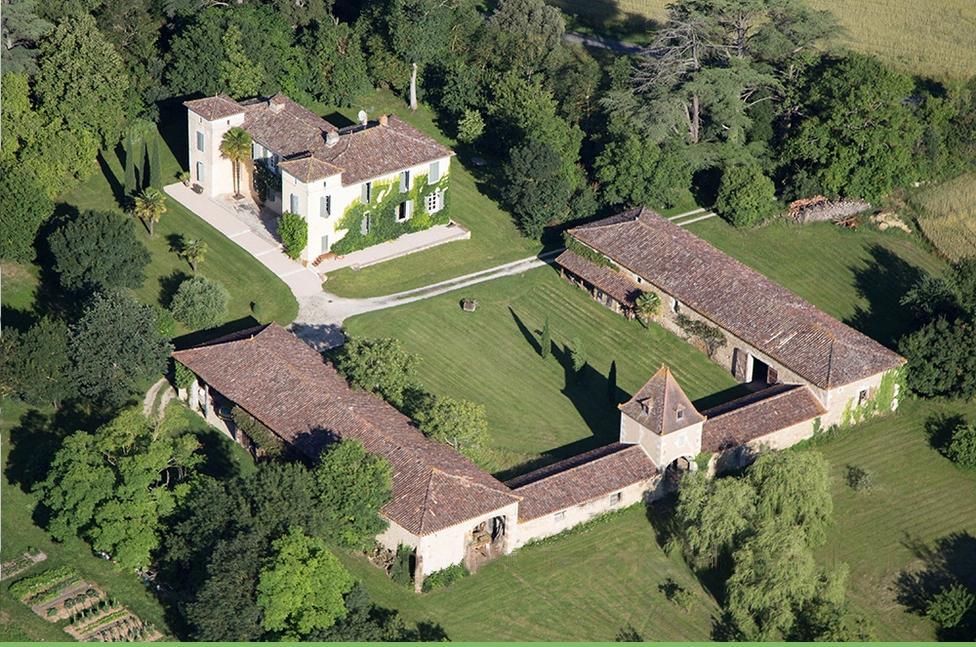 Maison de Maître et son pigeonnier porche du XVIIème siècle sur 20 hectares