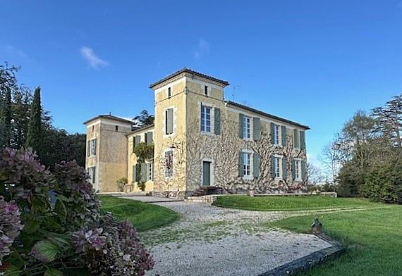 Maison de Maître et son pigeonnier porche du XVIIème siècle sur 20 hectares