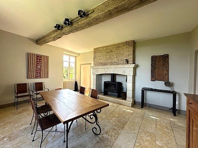 Maison de Maître et son pigeonnier porche du XVIIème siècle sur 20 hectares