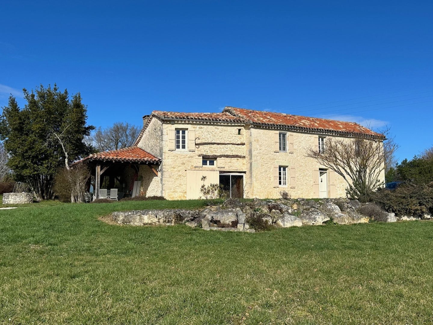 Maison De Campagne En Pierre Sur Plus D'un Hectare