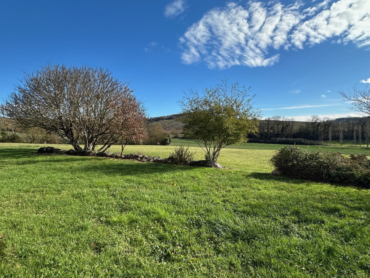 Maison De Campagne En Pierre Sur Plus D'un Hectare