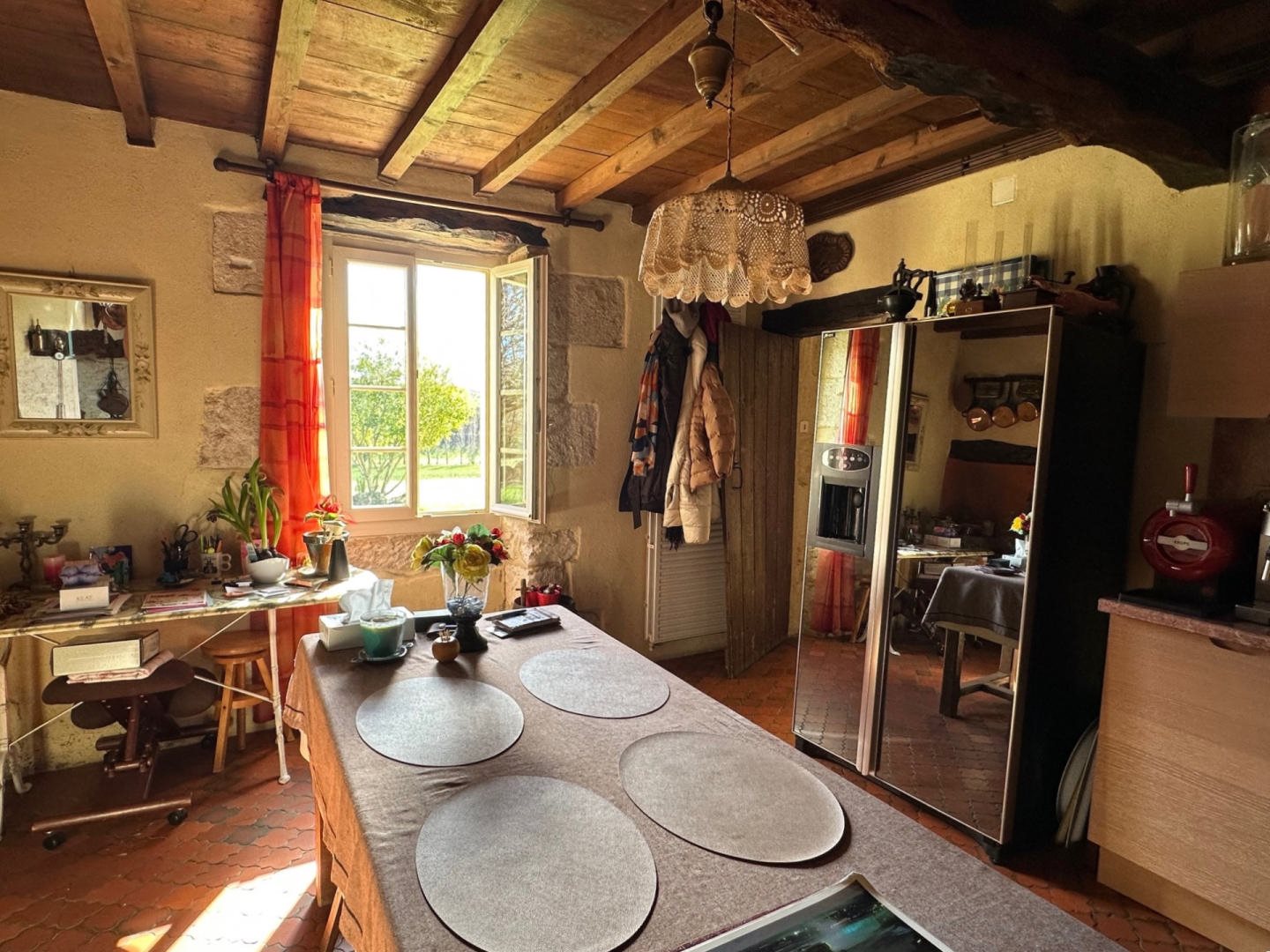 Maison De Campagne En Pierre Sur Plus D'un Hectare