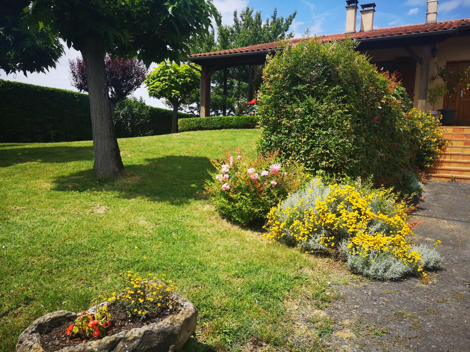 Comfortable village house with swimming pool near Auch