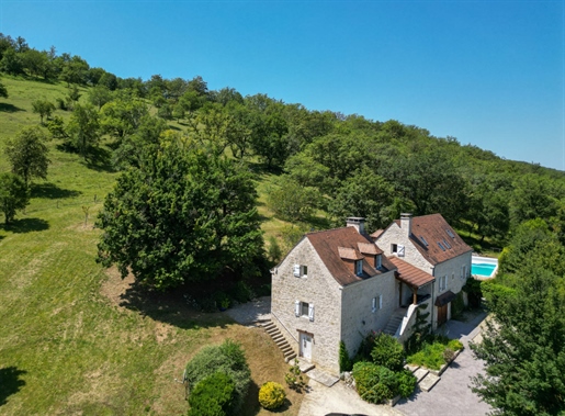 Secteur Gourdon - Ravissante et spacieuse Maison en pierre 5 chambres sur 1ha avec piscine chauffée