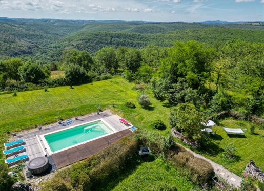 Gramat gebied - Mooie stenen boerderij op 3000 m² met panoramisch uitzicht en zwembad
