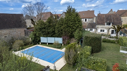 Exclusiviteit - Gourdon sector - Aangenaam stenen huis met zwembad, garage en parkeerplaats