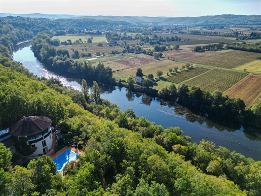 Secteur Cahors - Maison atypique sur 1ha avec vue panoramique et piscine