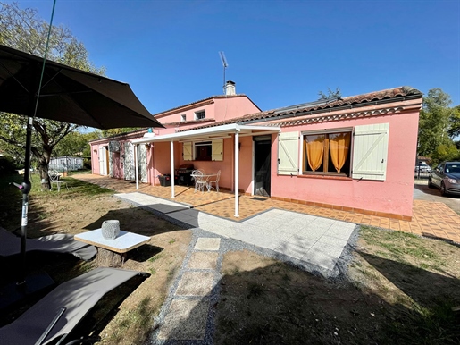 Provencal villa with single-storey living 20 minutes from the motorway