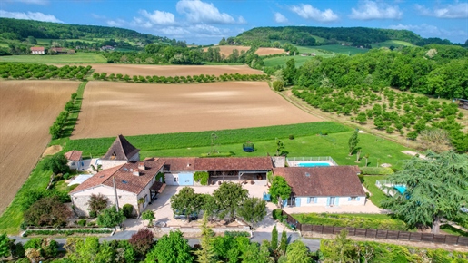 Magnificent property with great possibility of hosting! (3 gîtes / 3 guest rooms / 3 swimming pools)