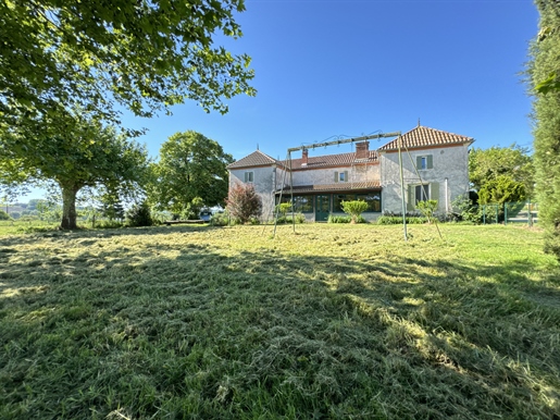 Propriété Équestre De 20 Hectares Avec Grange Et Dépendance. Saint-Sylvestre-Sur-Lot (47140)