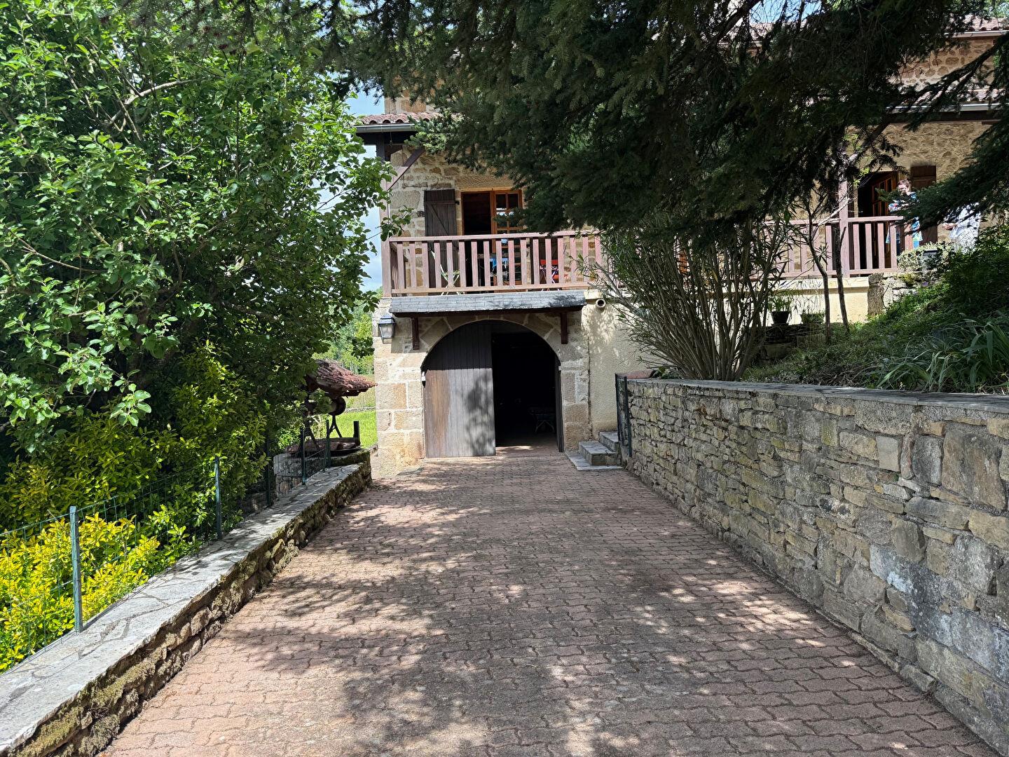 Stone house located 10 minutes from Figeac