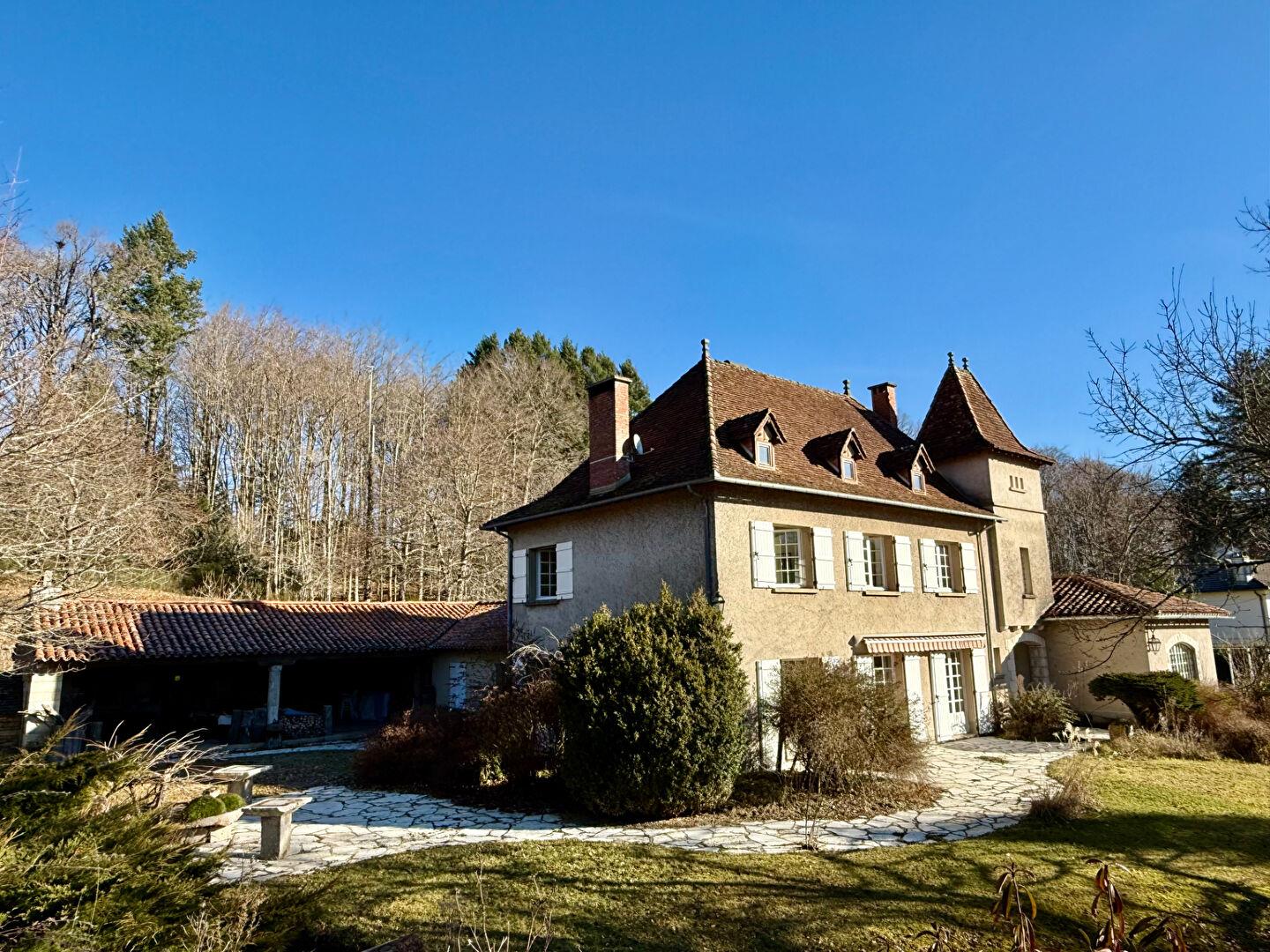 House on more than 1 ha of land