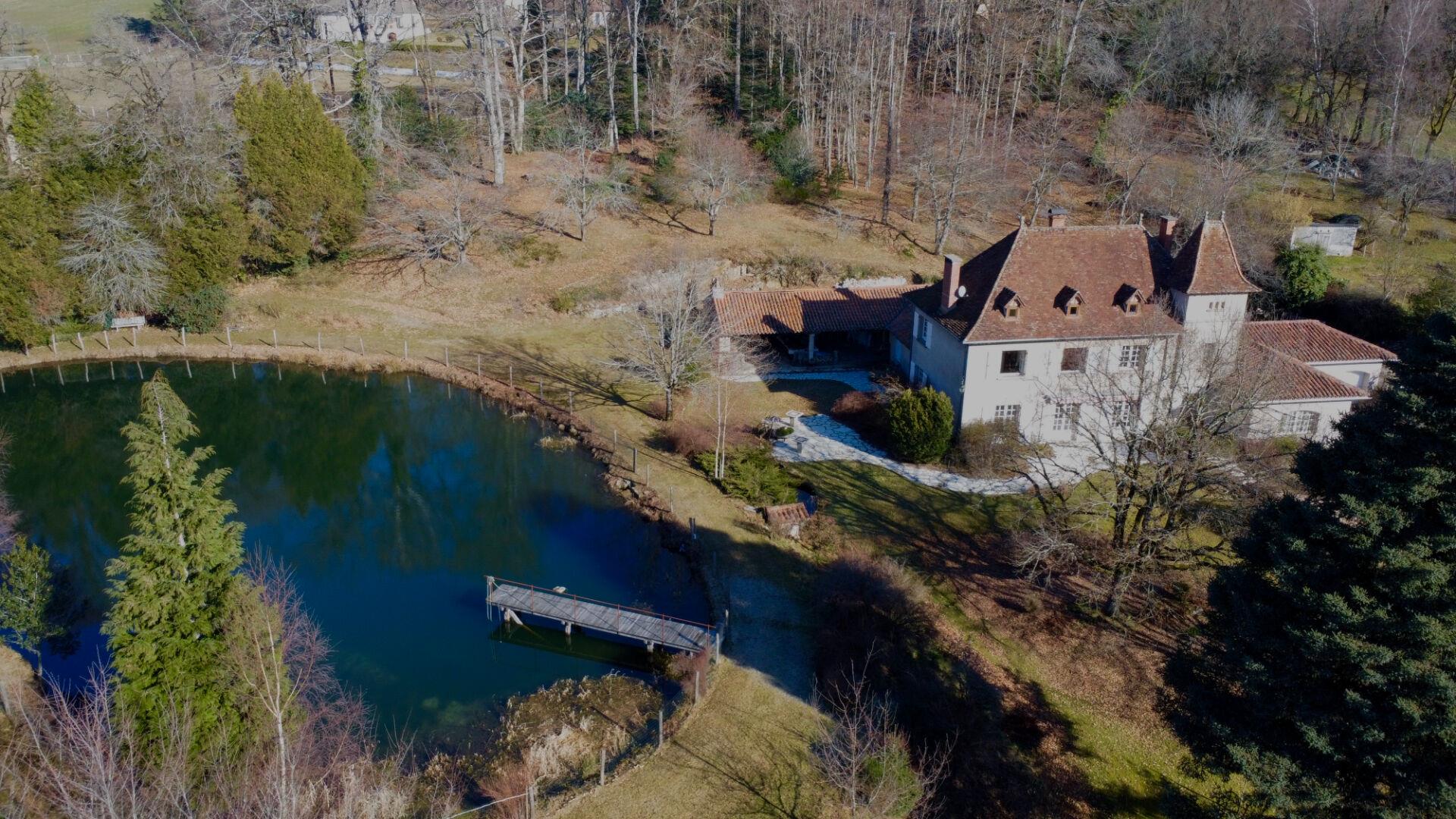 House on more than 1 ha of land