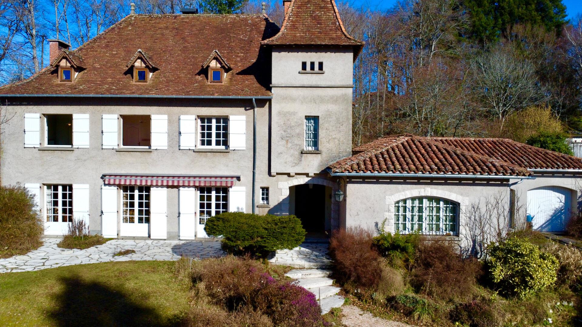 House on more than 1 ha of land