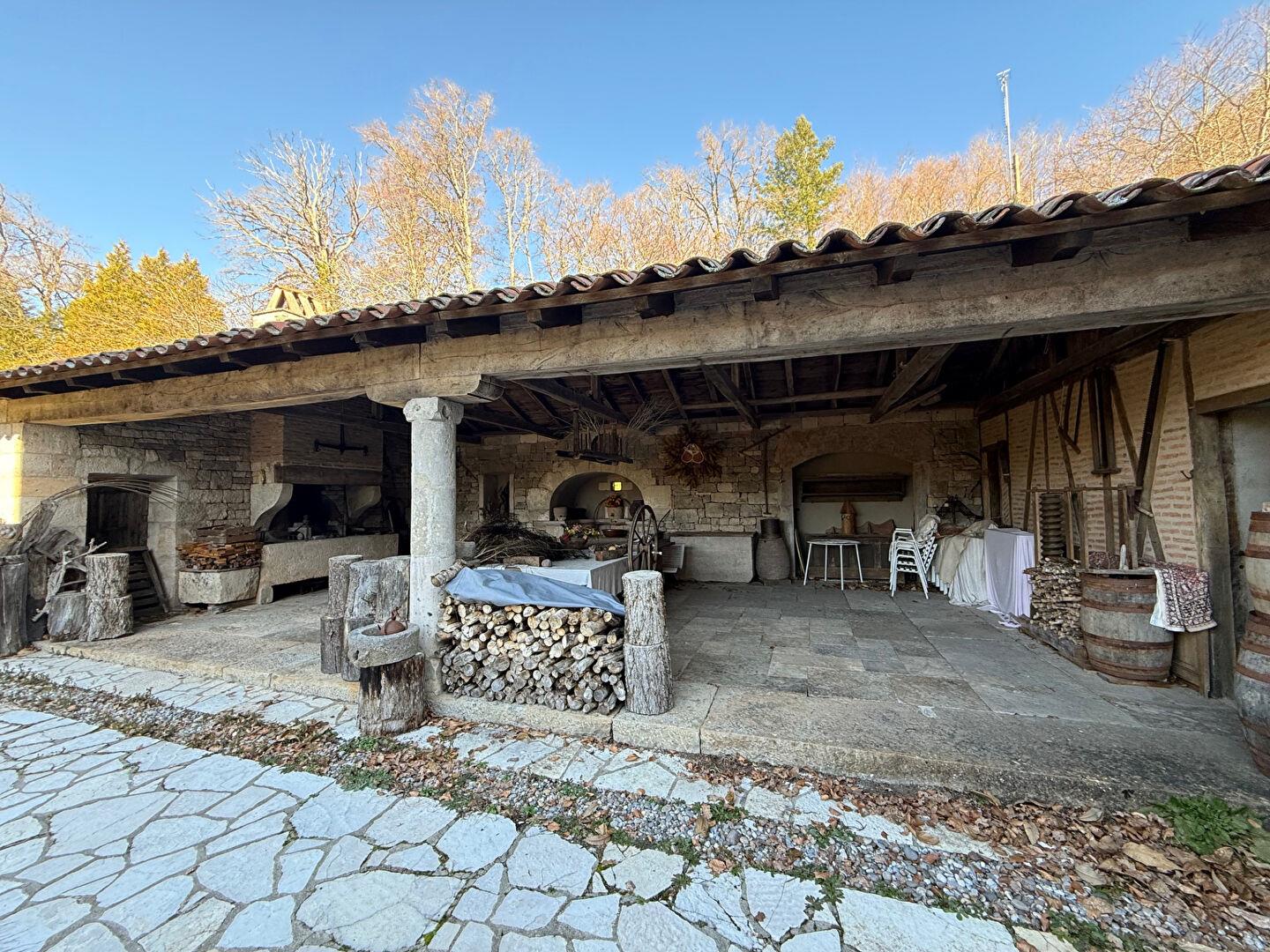 House on more than 1 ha of land