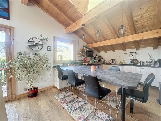 Half chalet with 3 bedrooms + a mezzanine with stunning views in Notre Dame de Bellecombe (73590)