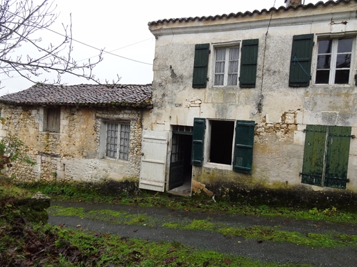 Old house to renovate in the Mareuil area