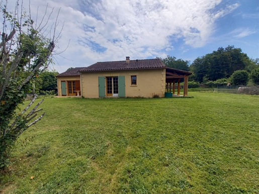 Casa de una sola planta de 93 m2, 3 dormitorios y terraza cubierta de 40 m2.