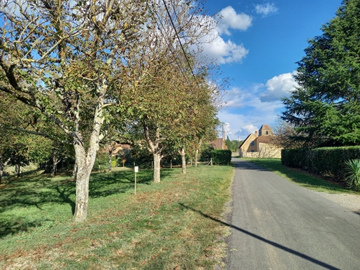 Two building plots in a quiet area near Dordogne