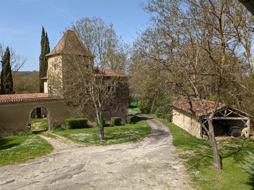Magnificent manor with origins in the 15th century, with its farm and 30ha