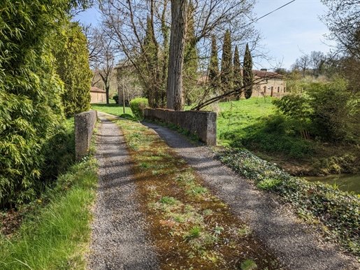 Magnificent manor with origins in the 15th century, with its farm and 30ha