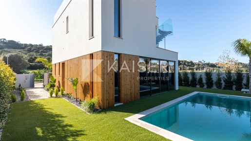Fantastische moderne villa met zwembad, jacuzzi en bevoorrec