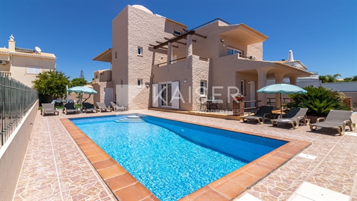 Charming 4 (3+1) bedroom villa with pool, sea view and garag