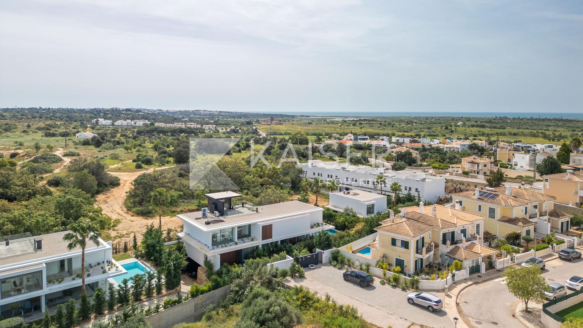 Luxury villa with pool, elevator, central heating, gym, bar