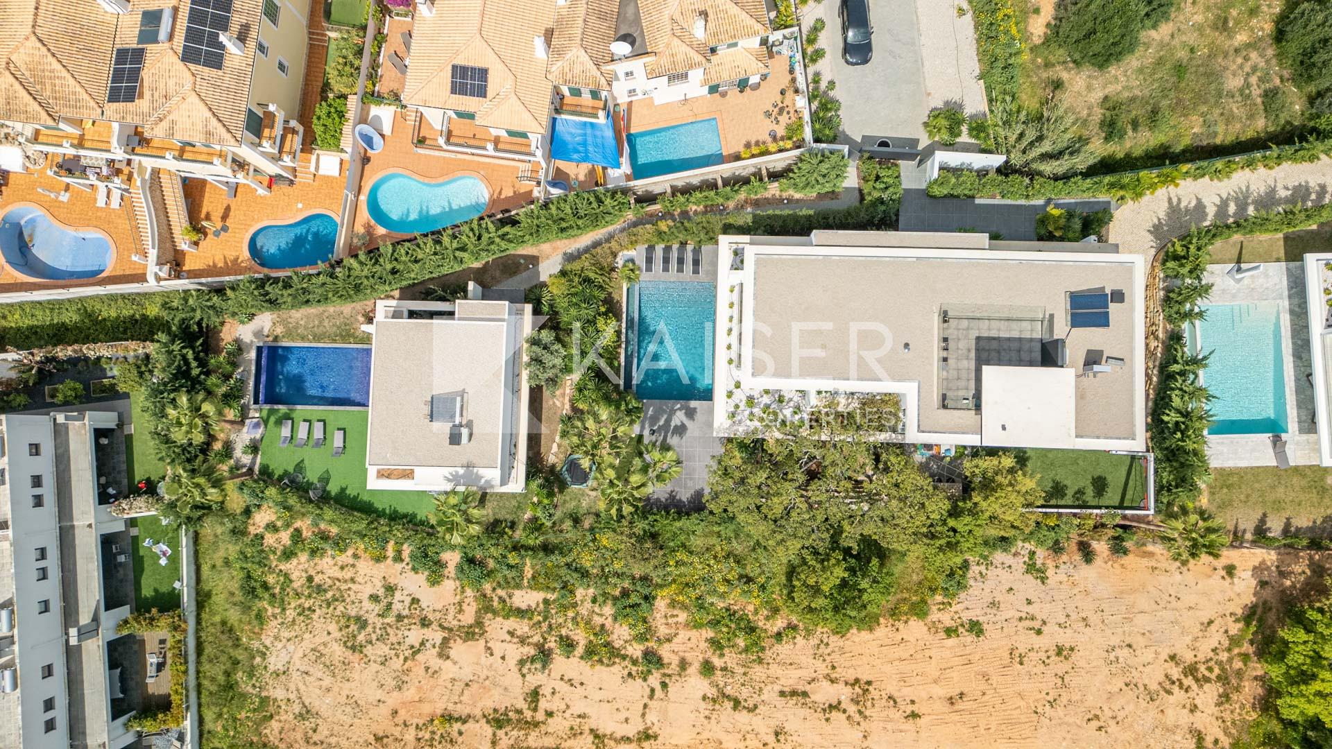 Luxury villa with pool, elevator, central heating, gym, bar
