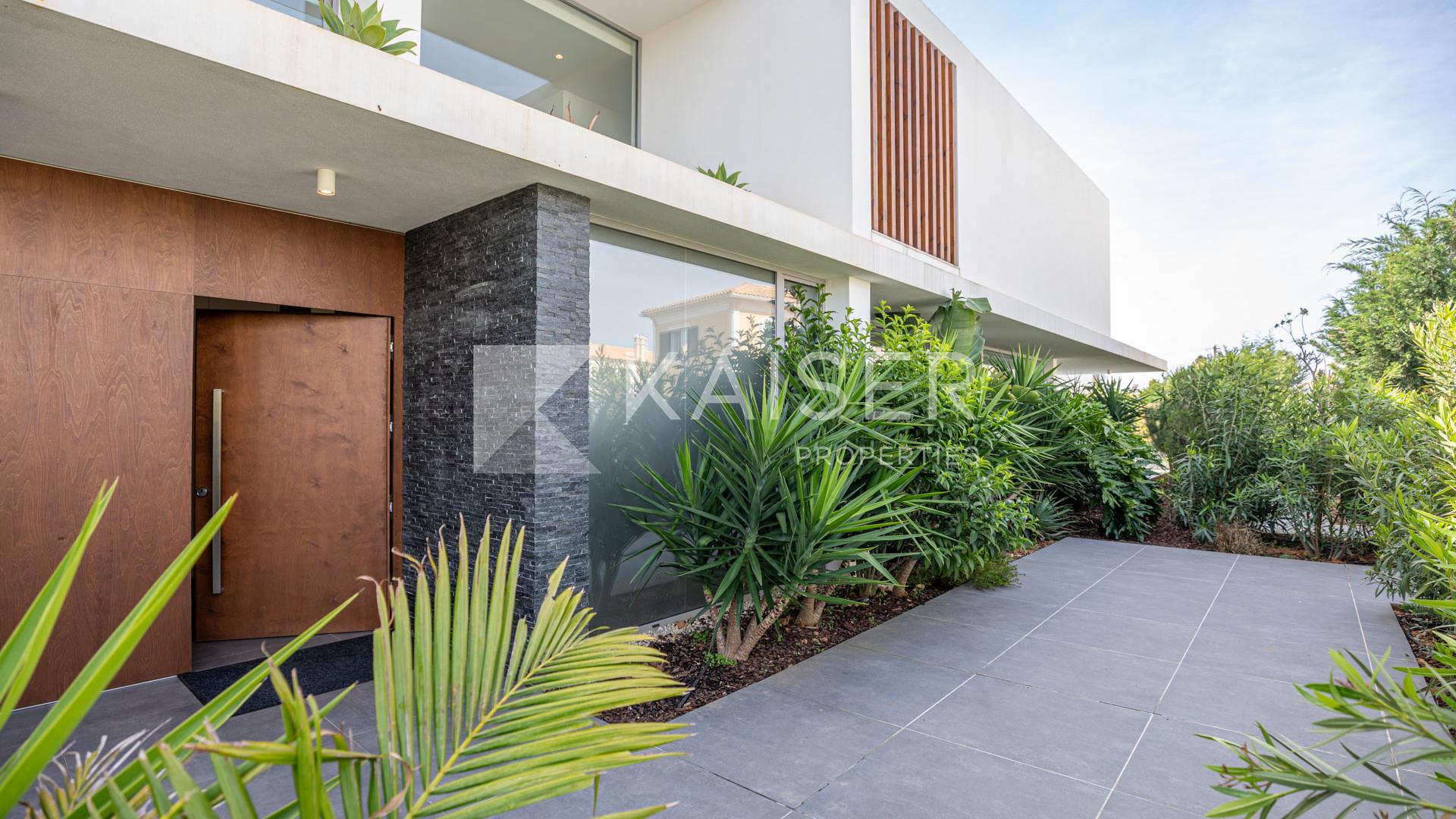 Luxury villa with pool, elevator, central heating, gym, bar