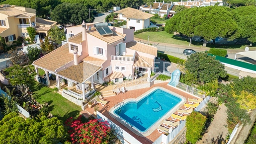 Villa with sea view, heated pool and garage/basement, close