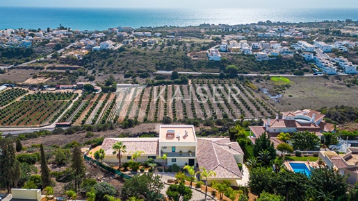 Fantastic villa with jaw-dropping panoramic sea views, infin