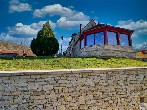 Stone house with 6 hectares