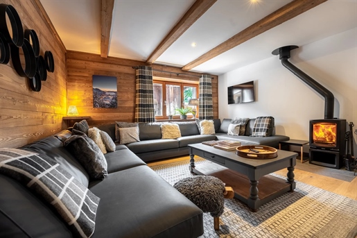 Stunning renovated 6 bedroom chalet with additional 2 bedroom apartment, Central Morzine