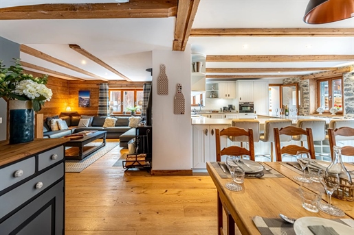 Stunning renovated 6 bedroom chalet with additional 2 bedroom apartment, Central Morzine