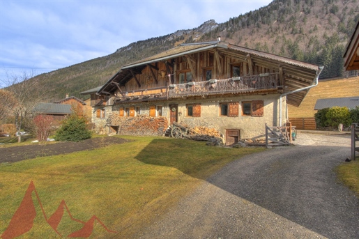 Stunning traditional semi detached chalet, 5 bedrooms in Morzine