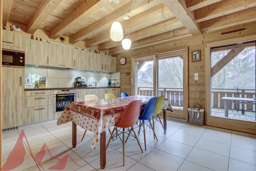 Sunny chalet style apartment with three bedrooms, Morzine