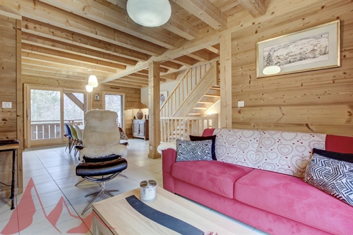 Sunny chalet style apartment with three bedrooms, Morzine