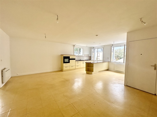 Apartment of 105 m2, in the city center of Sarzeau!