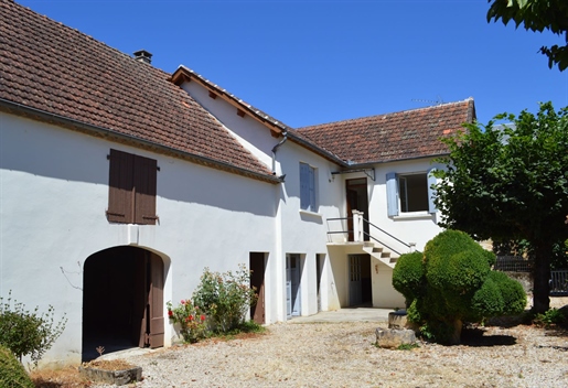 Charming house and its adjoining barn, for sale, in a village near Gourdon. Lot.