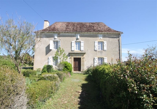 Charming house to renovate, for sale, between Gourdon and Souillac