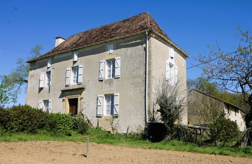 Maison de charme à rénover, à vendre, entre Gourdon et Souillac