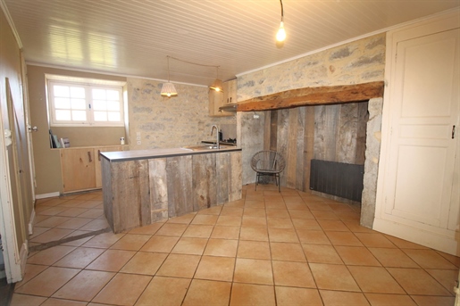 Charming and bright stone farmhouse, between Gourdon and Rocamadour, with approximately 114 m2 of l