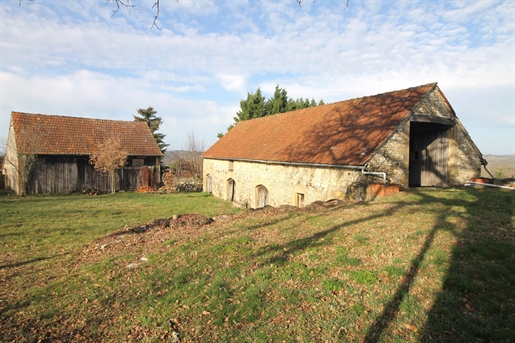Stone barn with its shed for sale, 2 km from shops and services with beautiful open views.