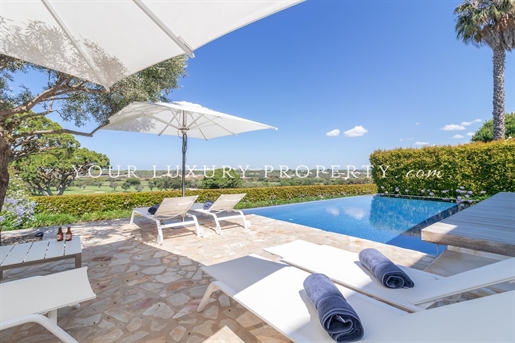 Annonce confidentielle de villa à Vale do Lobo avec une vue imprenable sur le golf et la mer