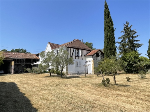 Historic country estate with Pyrenees view near Marciac, 4ha
